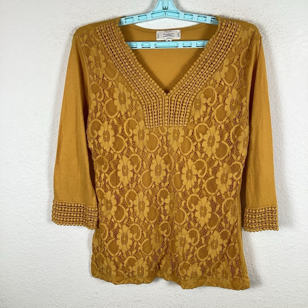 Shannon Ford New York Womens T Shirt Top Sz M Medium Long Sleeve Tiny Hole Good